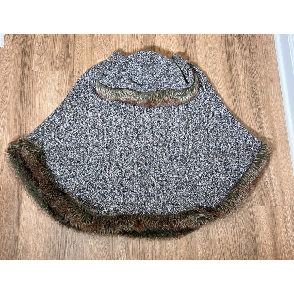 Romeo + Juliet Couture M Faux Fur Trim Poncho Charcoal Knit Cape Cozy Chic Boho